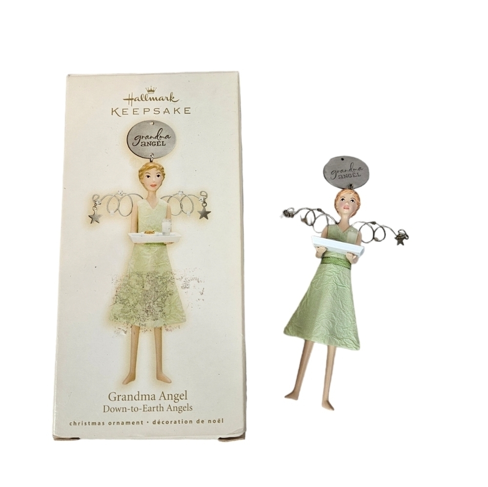 Hallmark 2009 Grandma Angel Down To Earth Angels Christmas Ornament‎ E72